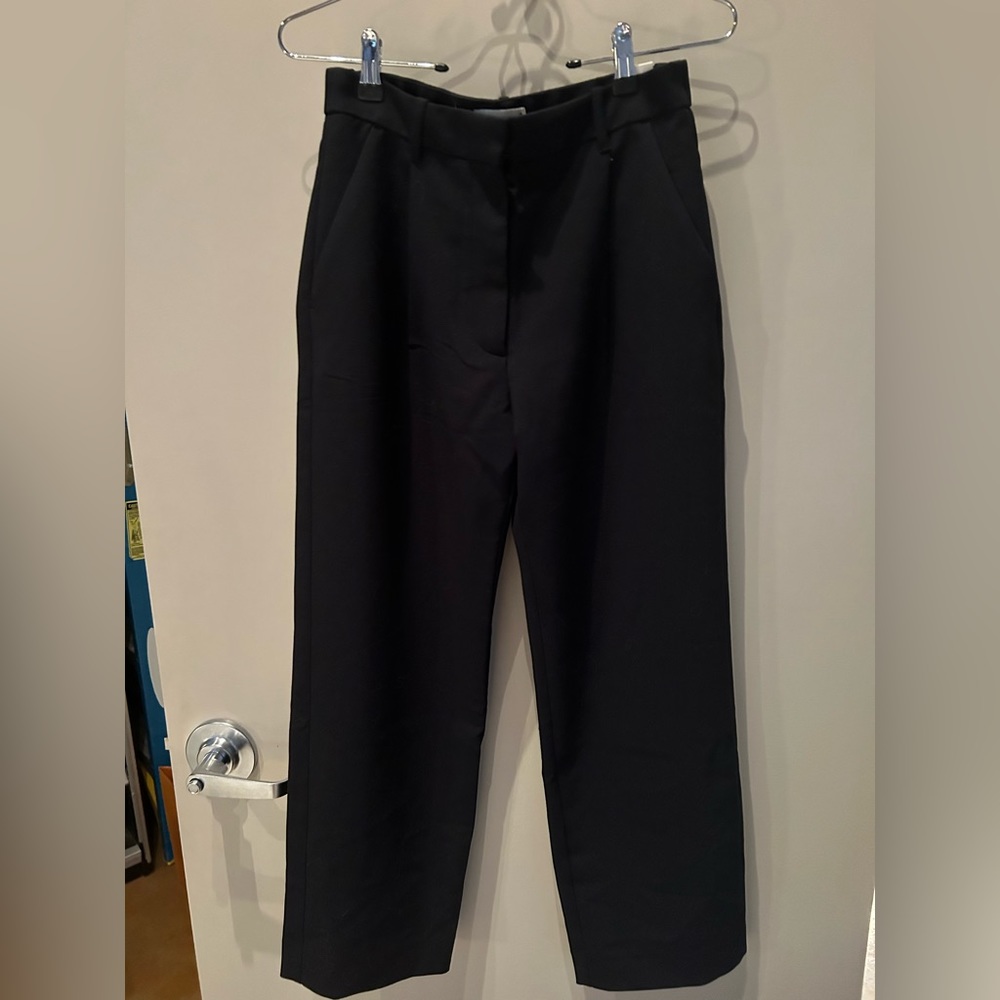 NWT A&F black trouser in size 28 SHORT (inseam 26 inches)